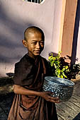 Myanmar - Kyaikhtiyo, Worshippers gather around the pagoda